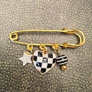 New fun shoe/bag charm pin